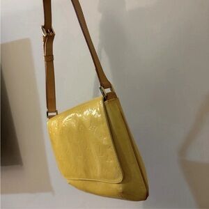 Louis Vuitton monogram Vernis Thompson Yellow leather Shoulder Bag.